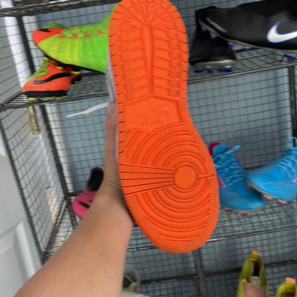 Jordan 1 Electric Orange High GS - Picture 3 of 8